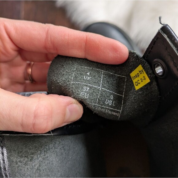 DR. MARTENS 1460 Shiny Smooth Black Leather Womens Boots size 6 - Picture 11 of 14